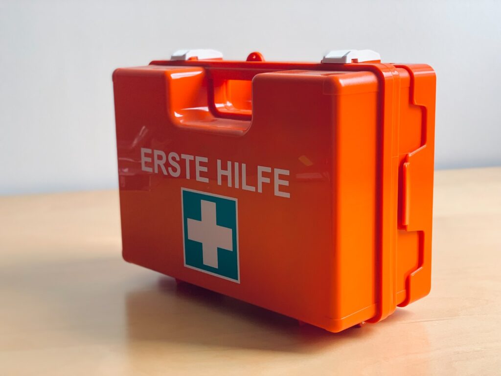 orange Erste Hilfe med kit